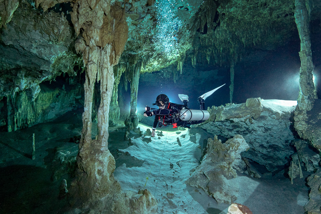 hollis cave diving